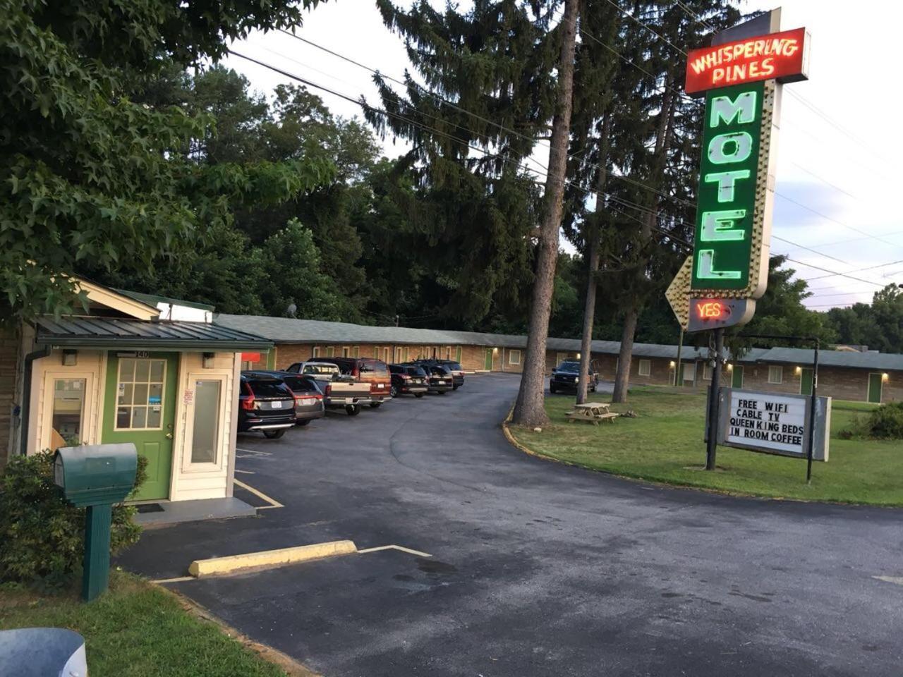 Whispering Pines Motel - אשוויל מראה חיצוני תמונה