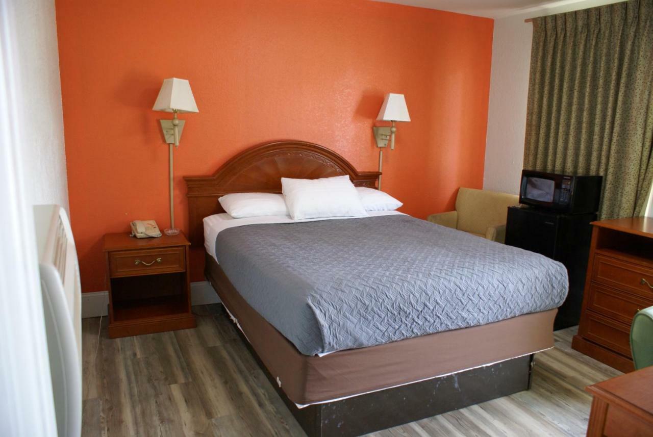 Whispering Pines Motel - אשוויל מראה חיצוני תמונה