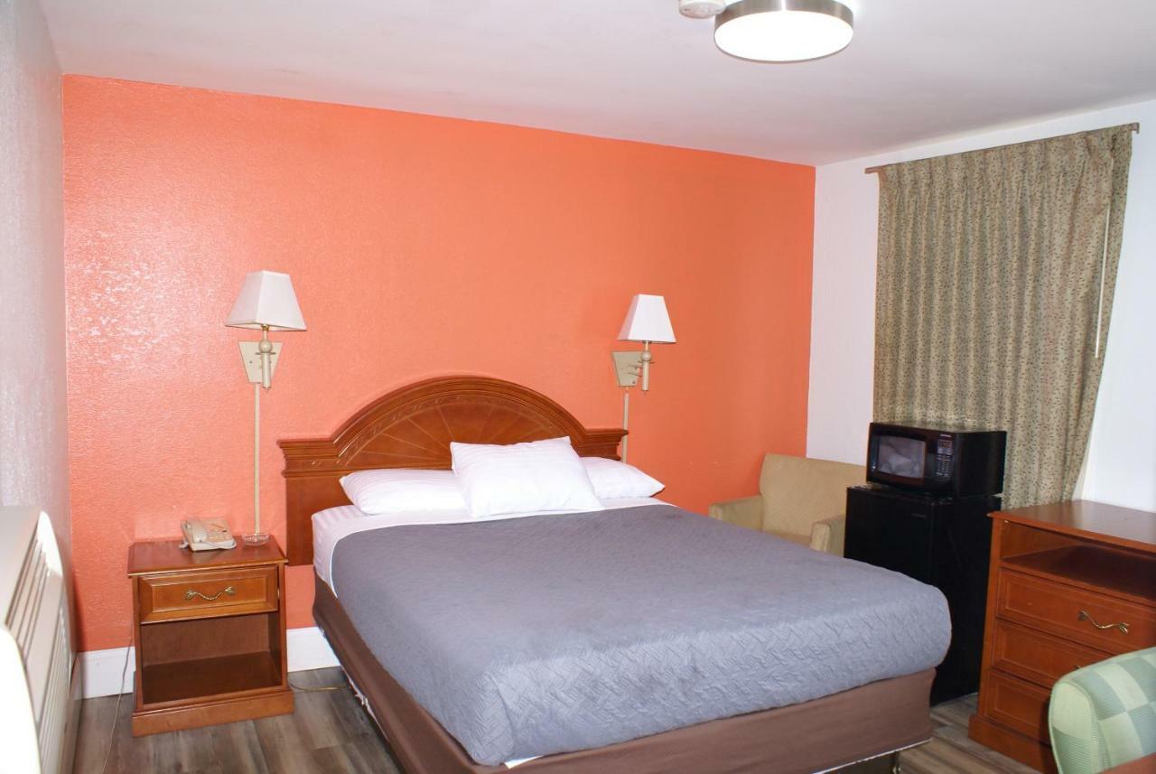Whispering Pines Motel - אשוויל מראה חיצוני תמונה